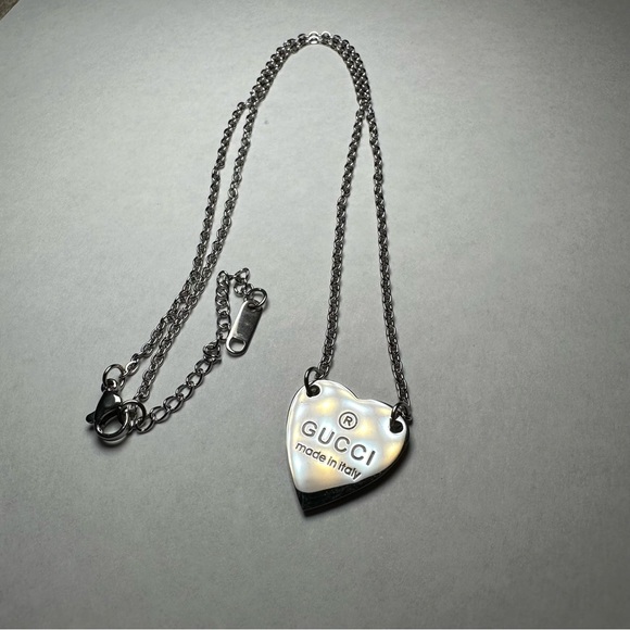Like New Gucci TRADEMARK NECKLACE WITH HEART PENDANT - Picture 6 of 6